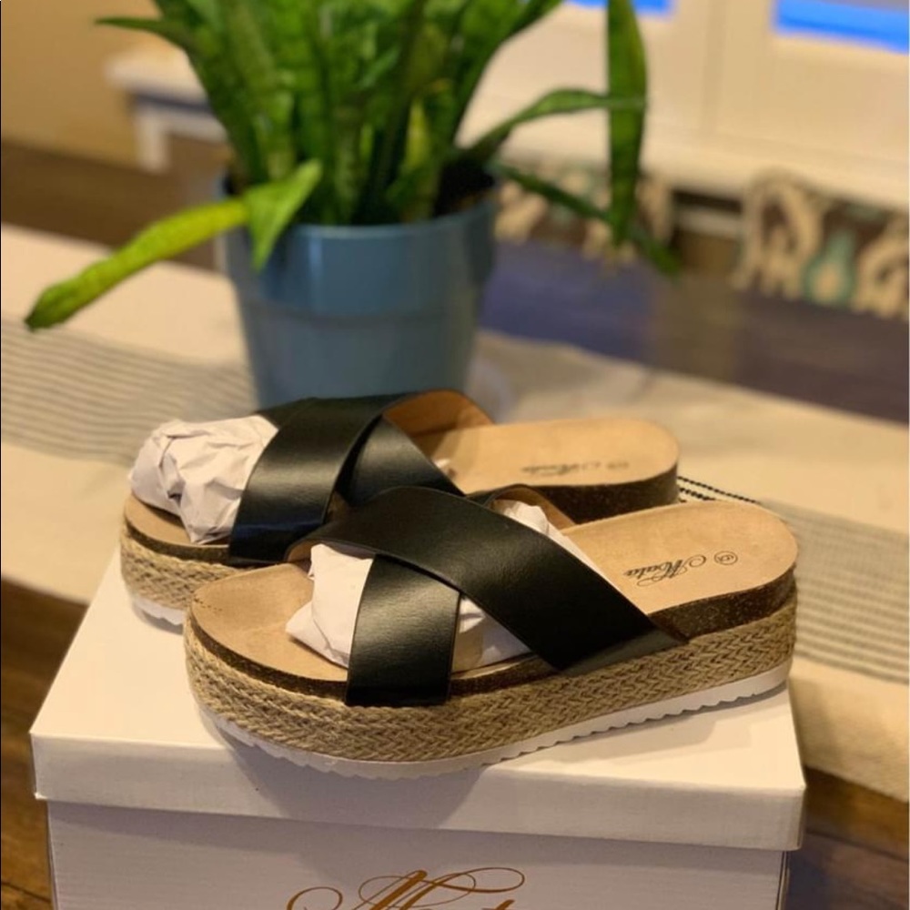 NWOT Women’s Black Sandals